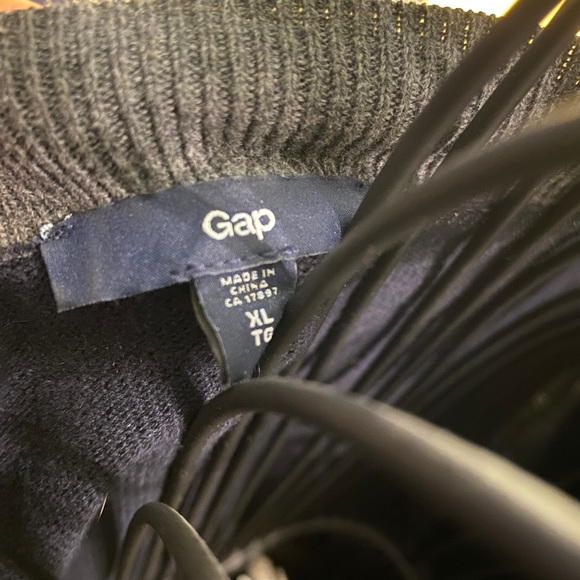 GAP Cardigan - Picture 2 of 2